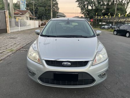 Focus Hatch GLX 2.0 16V (Flex) (Aut)