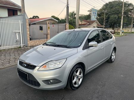 Focus Hatch GLX 2.0 16V (Flex) (Aut)