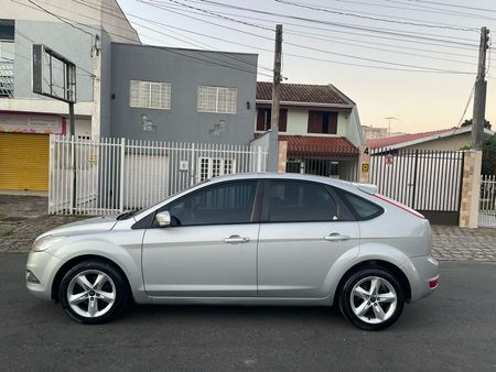 Focus Hatch GLX 2.0 16V (Flex) (Aut)