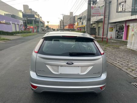 Focus Hatch GLX 2.0 16V (Flex) (Aut)