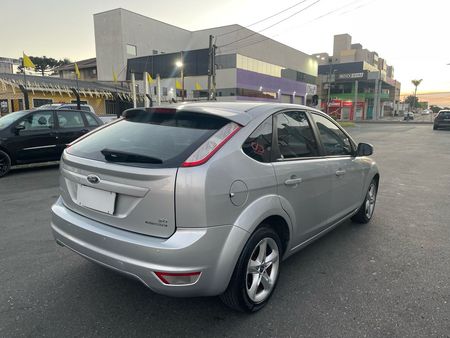 Focus Hatch GLX 2.0 16V (Flex) (Aut)