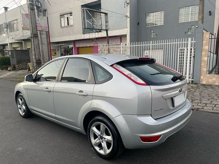Focus Hatch GLX 2.0 16V (Flex) (Aut)