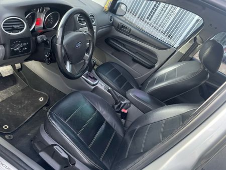 Focus Hatch GLX 2.0 16V (Flex) (Aut)