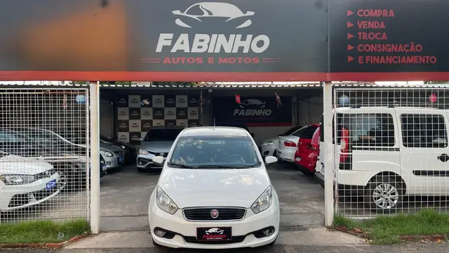 Carro Fiat Grand Siena 2017 Attractive 1.0 (Flex)