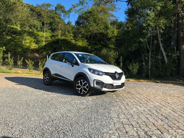 Renault Captur: um SUV francês cheio de peculiaridades. 