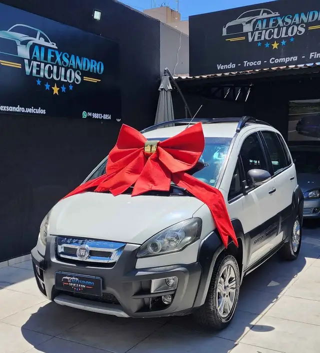 Carro Fiat Idea 2013 Attractive 1.4 8V (Flex)