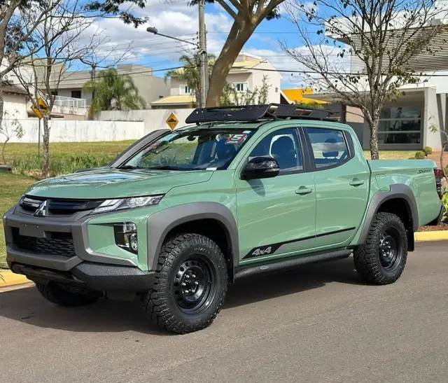 Carro Mitsubishi L200 Triton Savana 2025 2.4 Turbo
