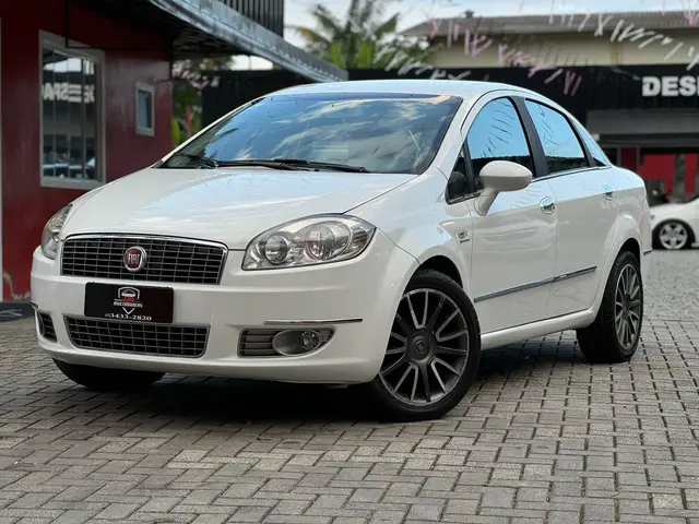 Carro Fiat Linea 2014 ESSENCE Dualogic 1.8 Flex 16V 4p
