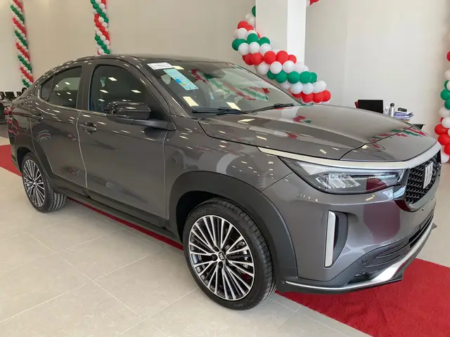 Carro Fiat Fastback 2025 Turbo 200