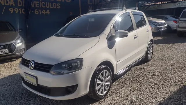 Carro Volkswagen Fox 2014 1.0 TEC (Flex) 2p