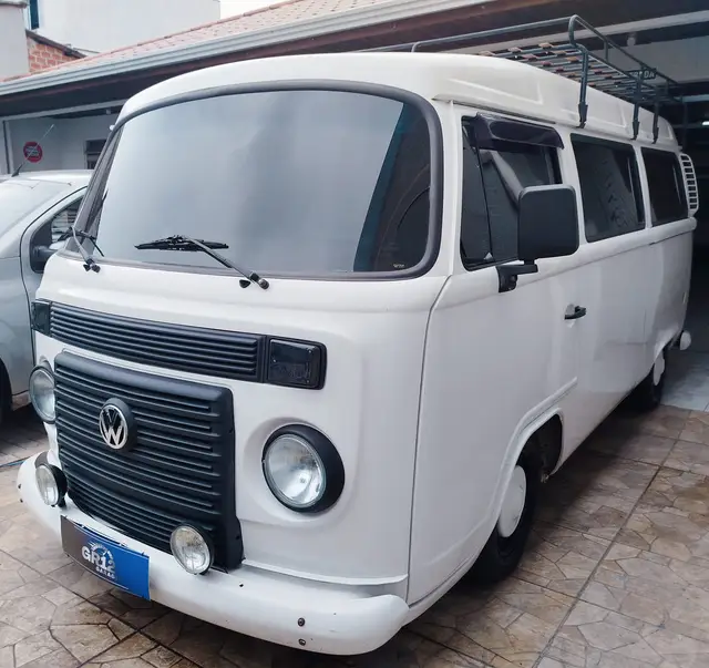 Carro Volkswagen Kombi 2012 Lotação 1.4 (Flex)
