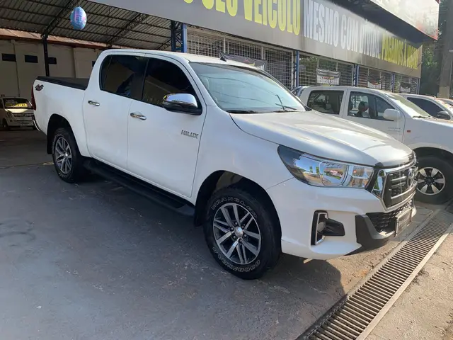 Carro Toyota Hilux Cabine Dupla 2020 Hilux 2.8 TDI SRV CD 4x4 (Aut)