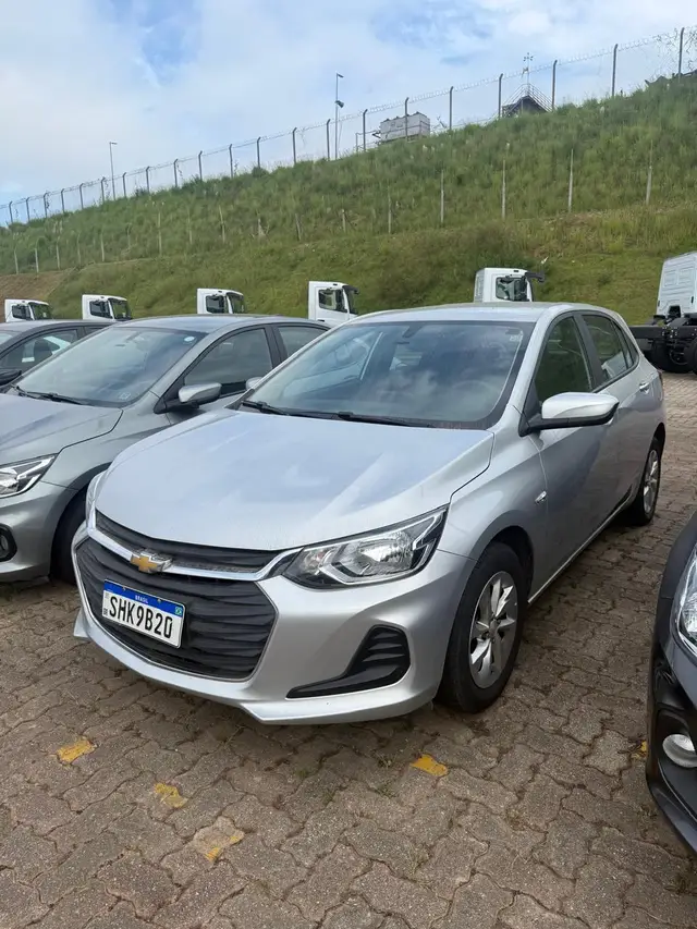 Carro Chevrolet Onix 2023 LT 1.0