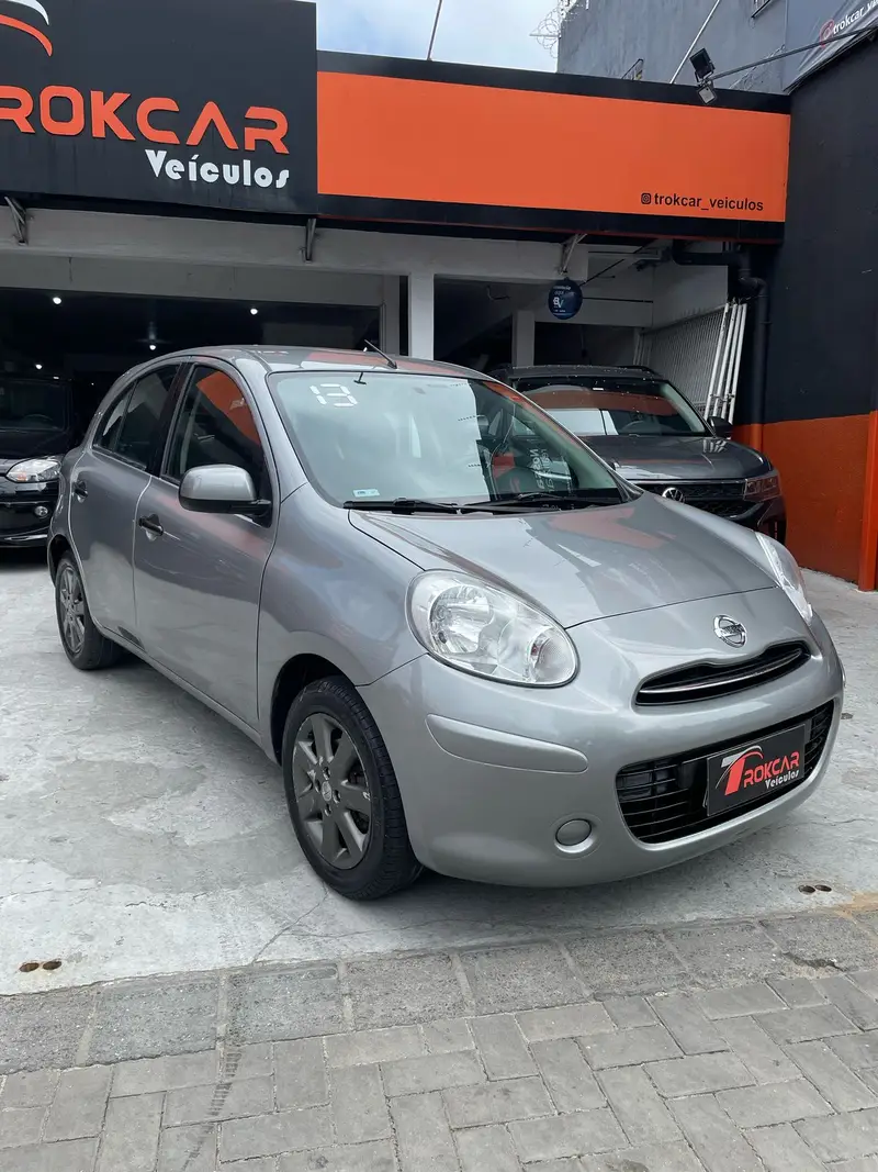 Nissan March 1.6 16V SV (Flex)