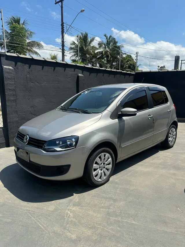 Carro Volkswagen Fox 2014 1.0 TEC (Flex) 4p
