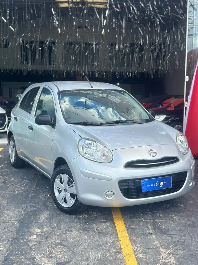 Carro Nissan March 2012 1.0 16V (Flex)