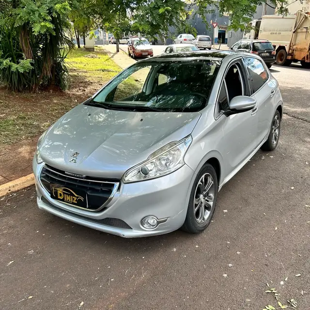 Carro Peugeot 208 2014 Griffe 1.6 16V (Flex) (Aut)