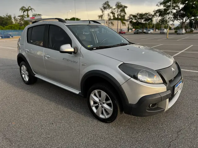Carro Renault Sandero Stepway 2013 1.6 16V Hi-Flex (aut)
