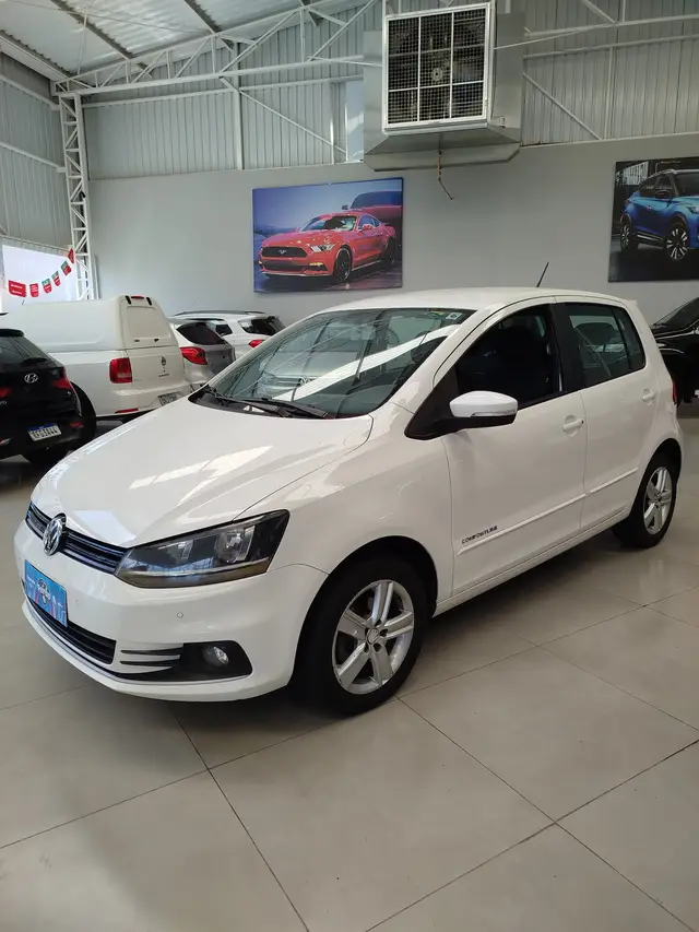 Carro Volkswagen Fox 2015 BlueMotion 1.0 MPI (Flex)