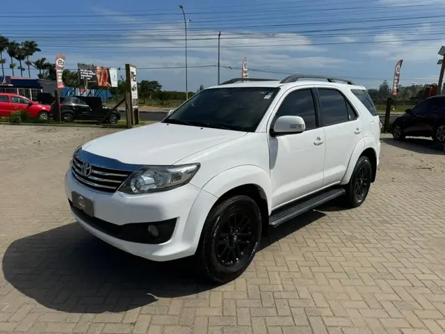 Carro Toyota SW4 2015 SR 4x2 2.7/ 2.7 Flex 16V Aut.
