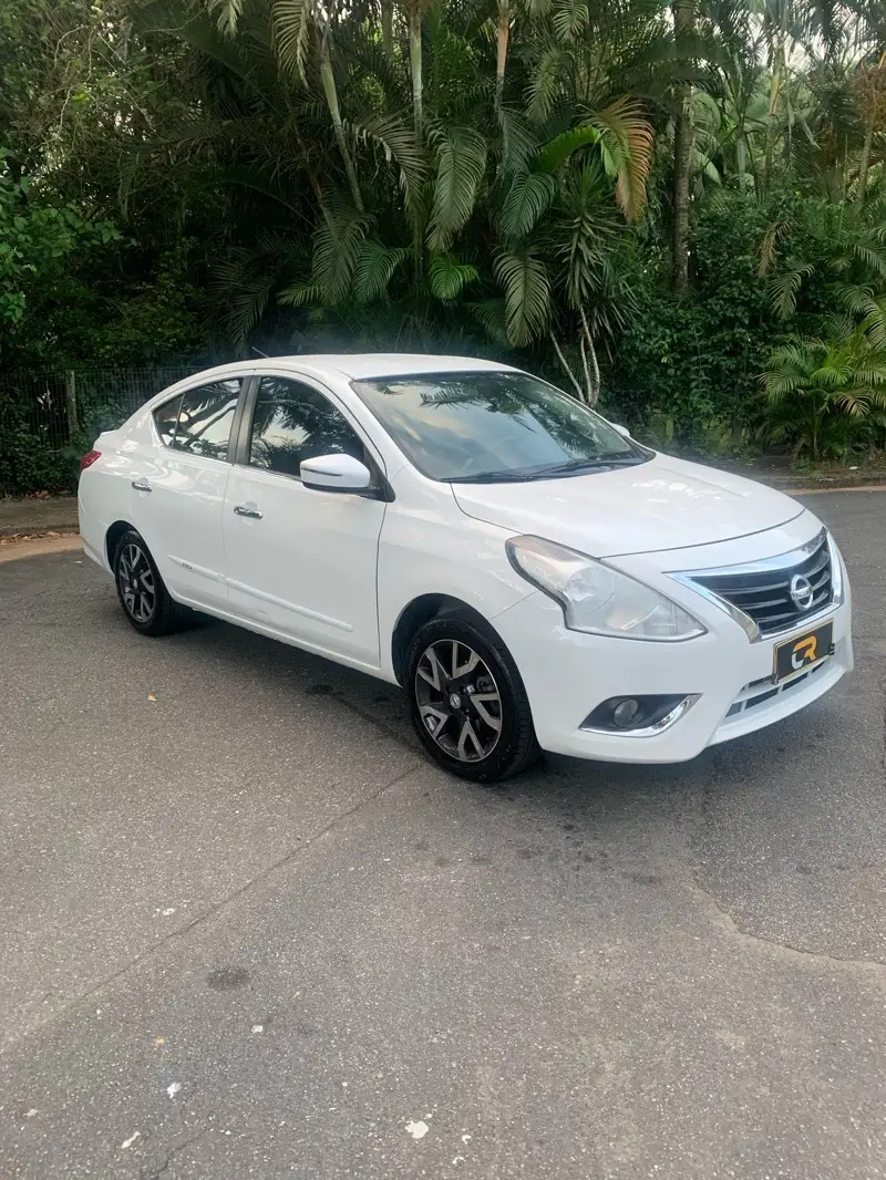 Nissan Versa 1.6 16V Unique (Flex)