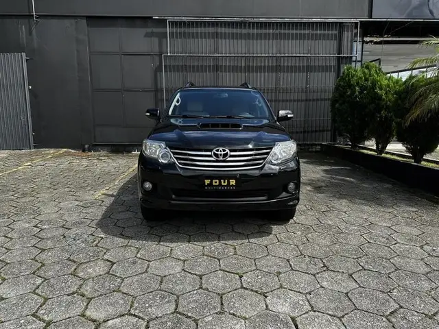 Carro Toyota Hilux SW4 2013 SRV 3.0 4X4 (7 Lugares)