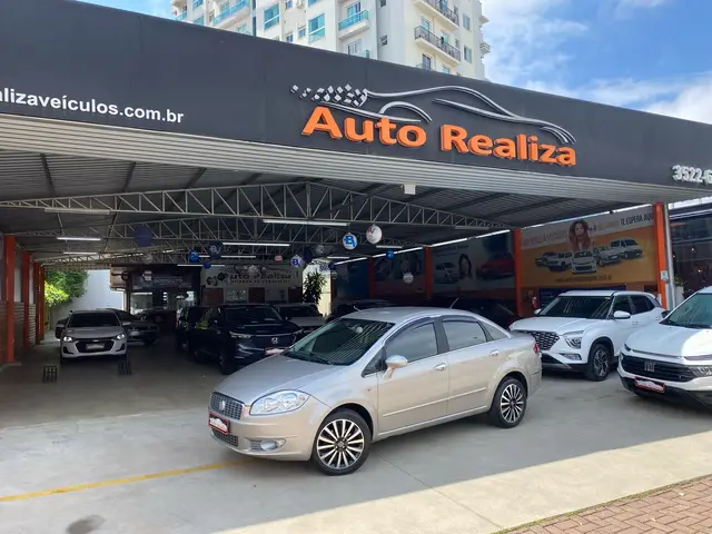 Carro Fiat Linea 2013 Absolute 1.8 16V Dualogic (Flex)