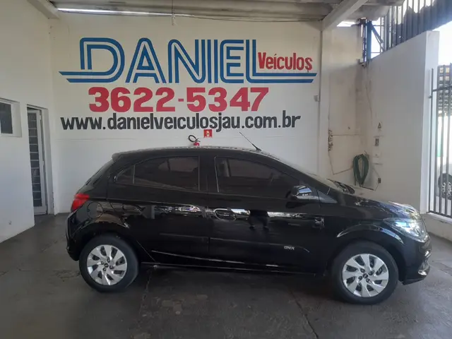 Carro Chevrolet Onix 2015 1.4 LT SPE/4