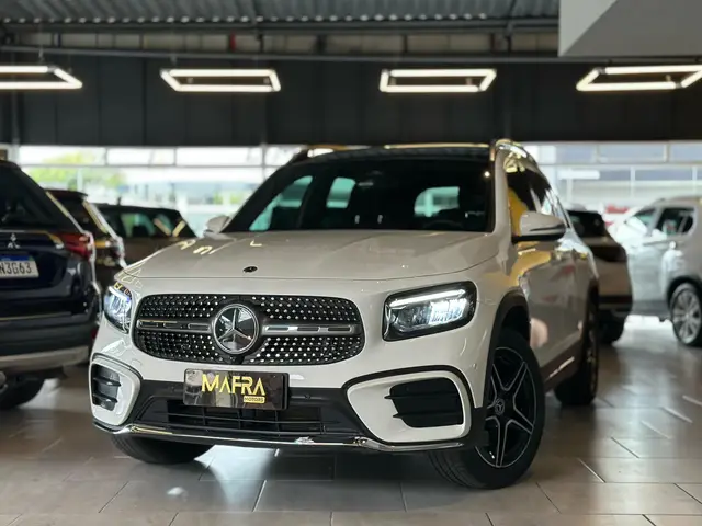 Carro Mercedes-Benz GLB 220 2025 4M AMG Line