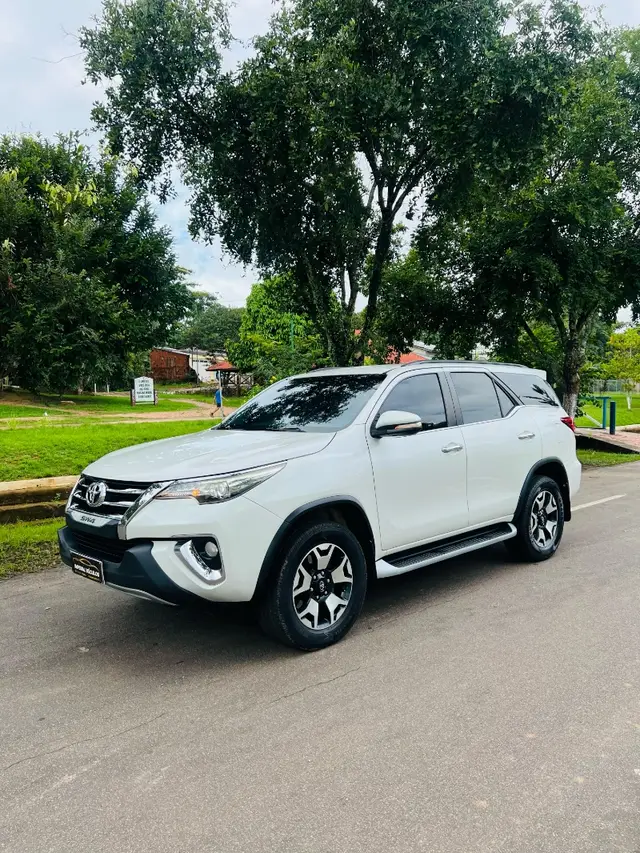 Carro Toyota SW4 2016 2.8 TDI SRX 5L 4x4 (Aut)