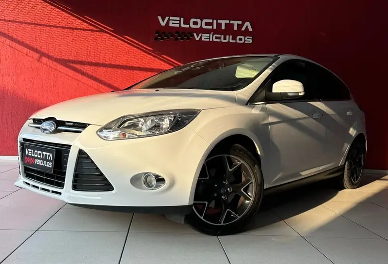 Ford Focus Hatch Titanium 2.0 16V PowerShift