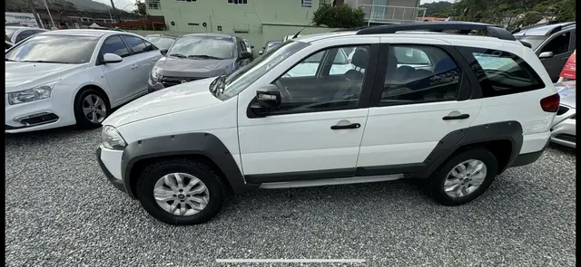 Carro Fiat Palio Weekend 2014 Adventure Locker 1.8 8V (Flex)