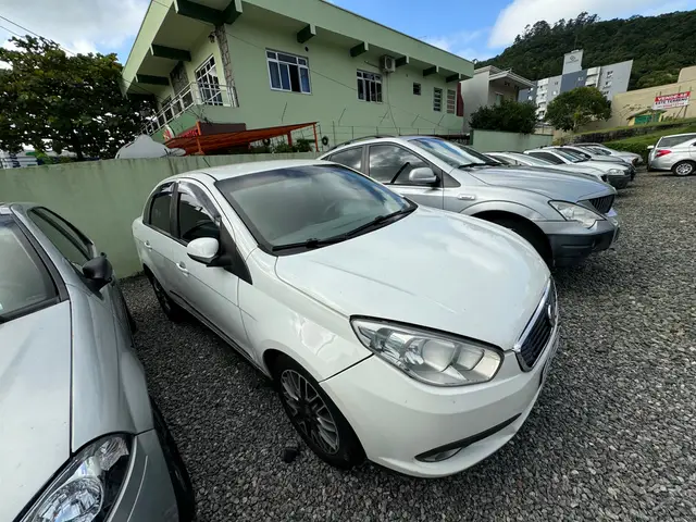 Carro Fiat Grand Siena 2015 ESSEN. ITALIA Dual. 1.6 Flex