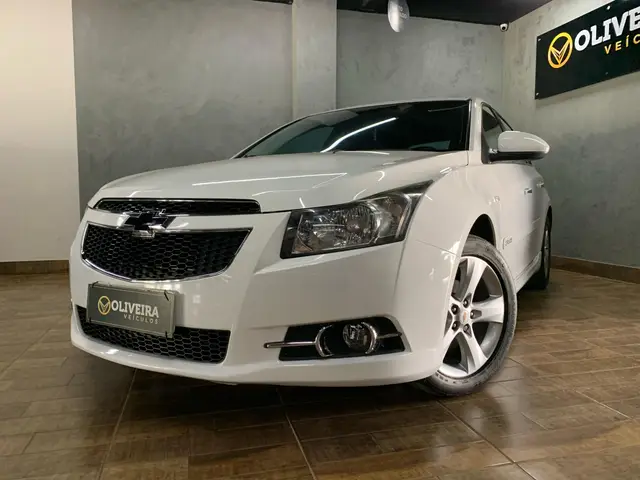 Carro Chevrolet Cruze 2014 HB Sport LTZ 1.8 16V FlexP. 5p Mec