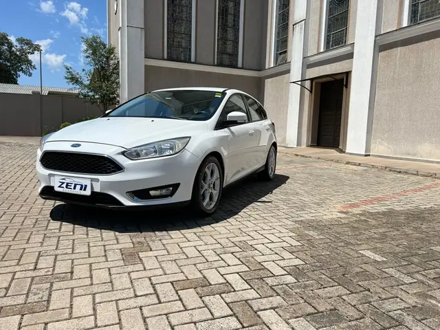 Carro Ford Focus Hatch 2016 SE Plus 2.0 PowerShift