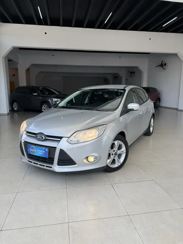 Carro Ford Focus Hatch 2014 SE 1.6 16V TiVCT PowerShift