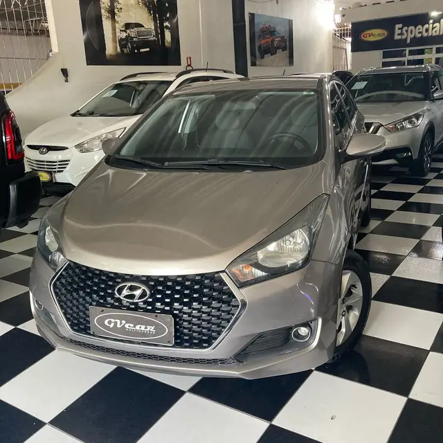 Carro Hyundai HB20S 2017 1.6 Comfort Plus blueMedia (Flex)