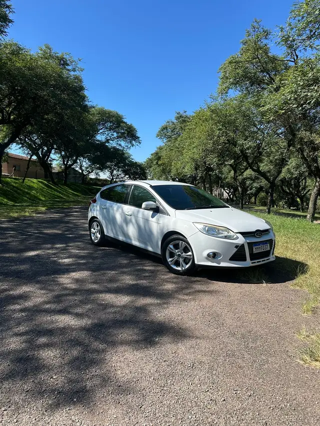 Carro Ford Focus Hatch 2015 SE 1.6 16V TiVCT PowerShift