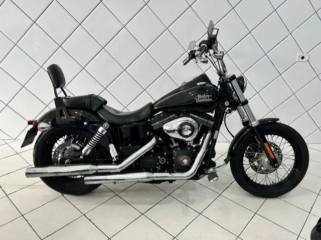 Carro Harley-Davidson Dyna 2016 Street Bob