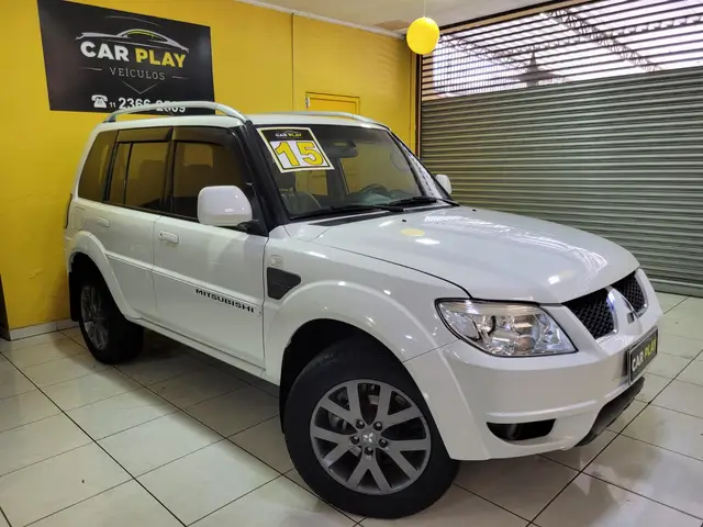 Carro Mitsubishi Pajero TR4 2015 2.0 16V 4x2 (Flex)