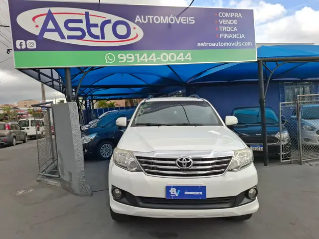 Carro Toyota Hilux SW4 2014 2.7 4x2 SR