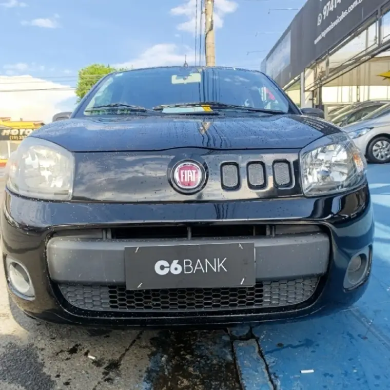Fiat Uno Attractive 1.0 (Flex) 4p