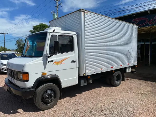 Carro Mercedes-Benz LN 2006 710