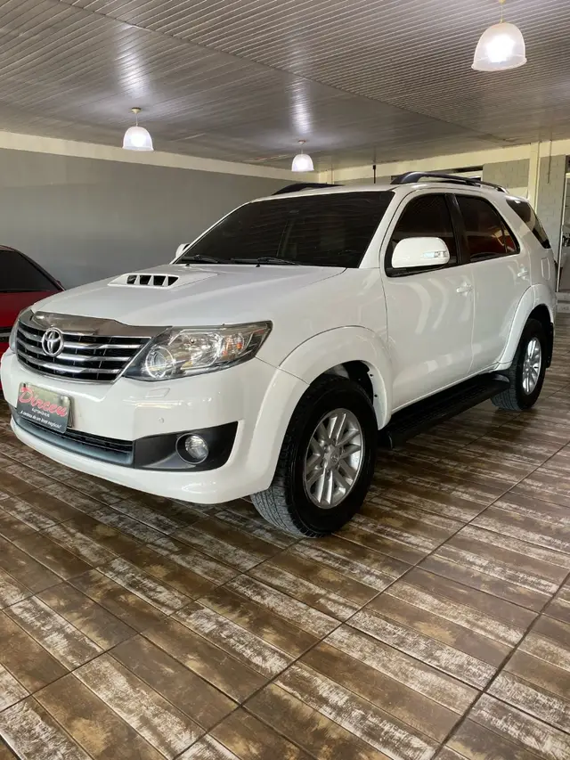 Carro Toyota Hilux SW4 2013 SRV 3.0 TDI 4X4 (5 Lugares)