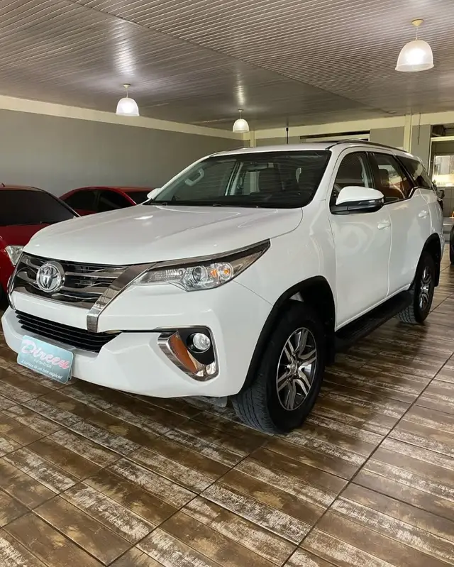 Carro Toyota SW4 2019 2.7 SRV 7L 4x2 (Aut) (Flex)