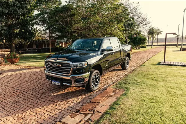 Carro RAM 1500 2025 Laramie