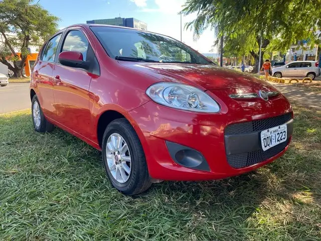 Carro Fiat Palio 2013 Attractive 1.0 8V (Flex)
