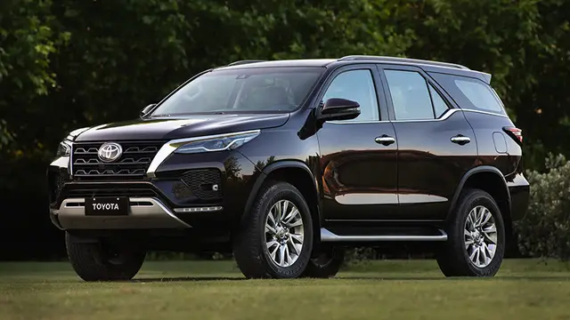 Carro Toyota SW4 2025 SRX Platinum 2.8 Turbodiesel 4x4 (Aut.) (7 Lugares)