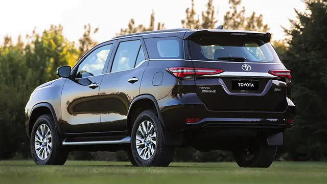 Carro Toyota SW4 2025 SRX Platinum 2.8 Turbodiesel 4x4 (Aut.) (7 Lugares)