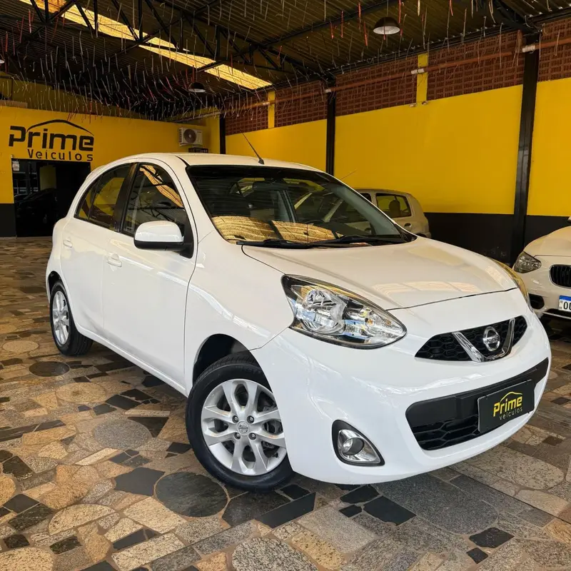 Nissan March 1.6 16V SV CVT (Flex)